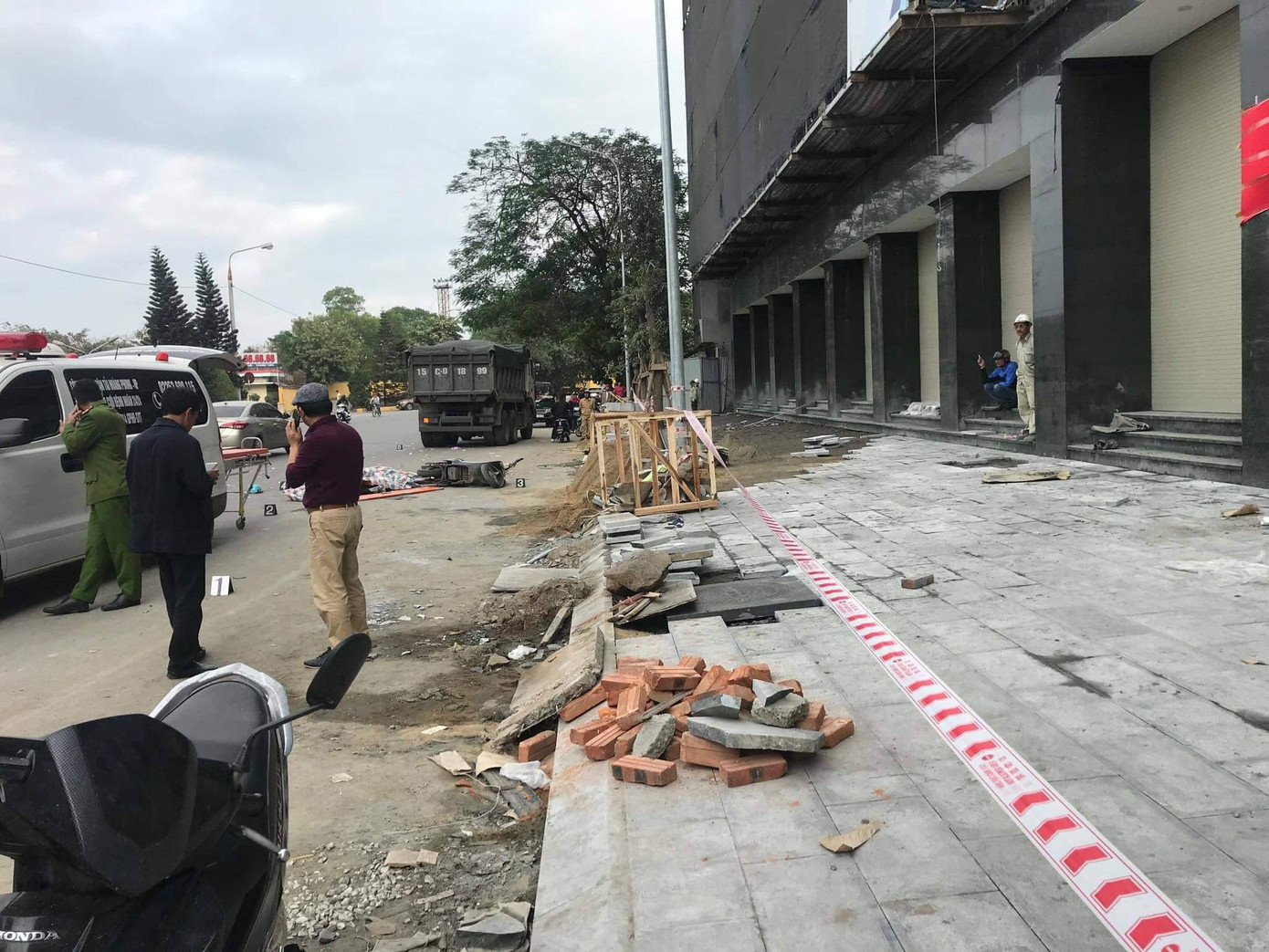 Va chạm xe tải, nữ sinh tử vong khi đang trên đường đi học ảnh 2