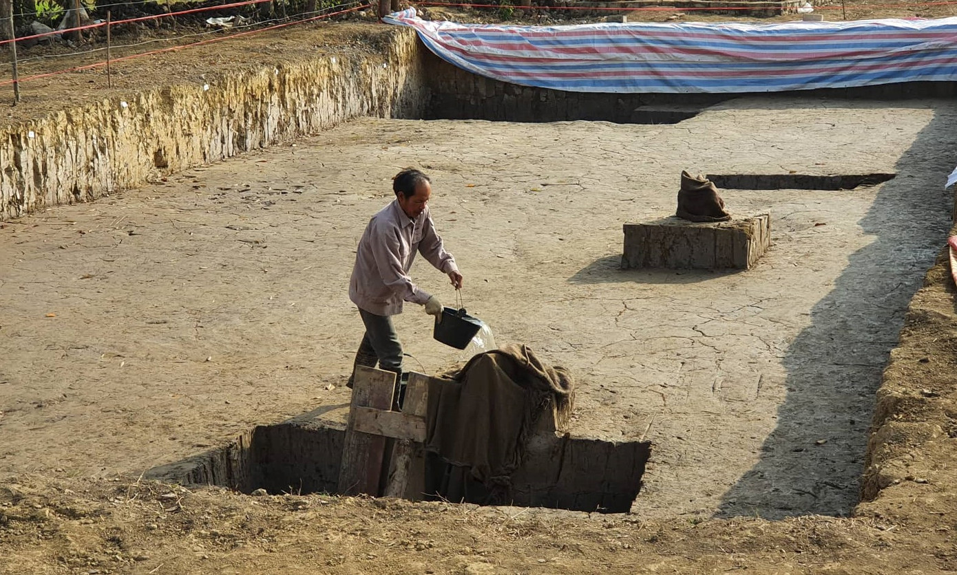 Đổ xô đi xem bãi cọc nghìn năm tuổi liên quan trận Bạch Đằng ở Hải Phòng ảnh 3