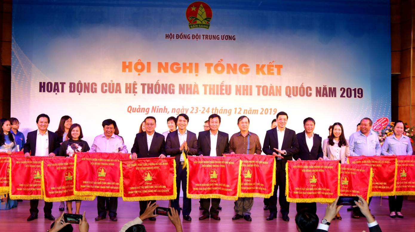 Anh Lê Quốc Phong tặng bằng khen cho hệ thống Nhà Thiếu nhi toàn quốc ảnh 5