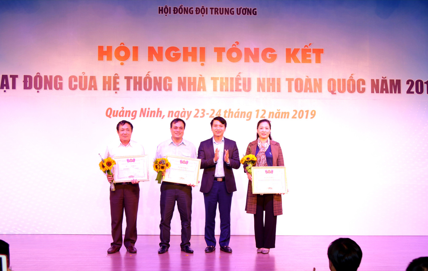 Anh Lê Quốc Phong tặng bằng khen cho hệ thống Nhà Thiếu nhi toàn quốc ảnh 3