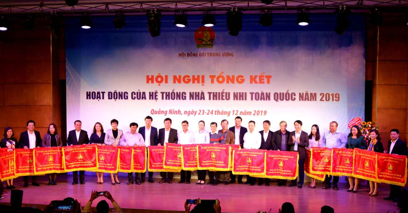 Anh Lê Quốc Phong tặng bằng khen cho hệ thống Nhà Thiếu nhi toàn quốc ảnh 2