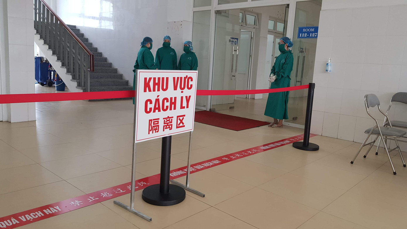 Trực tiếp bên trong bệnh viện cách ly đặc biệt hơn 300 người về từ Trung Quốc ảnh 3