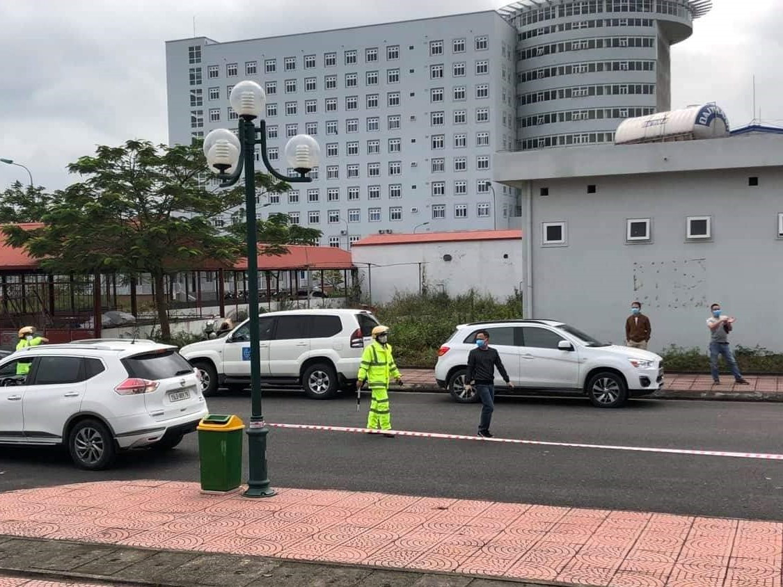 Trực tiếp bên trong bệnh viện cách ly đặc biệt hơn 300 người về từ Trung Quốc ảnh 4