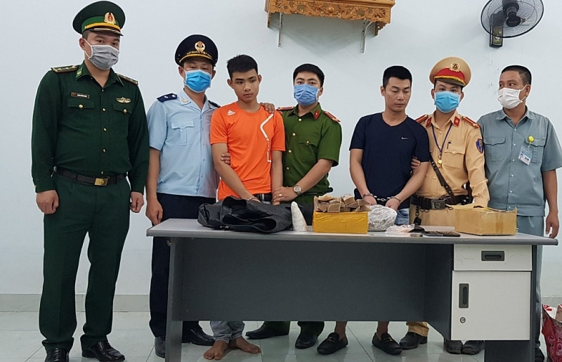 Kiểm soát y tế phát hiện đối tượng vận chuyển lô sừng tê giác hơn 3 tỷ đồng ảnh 1