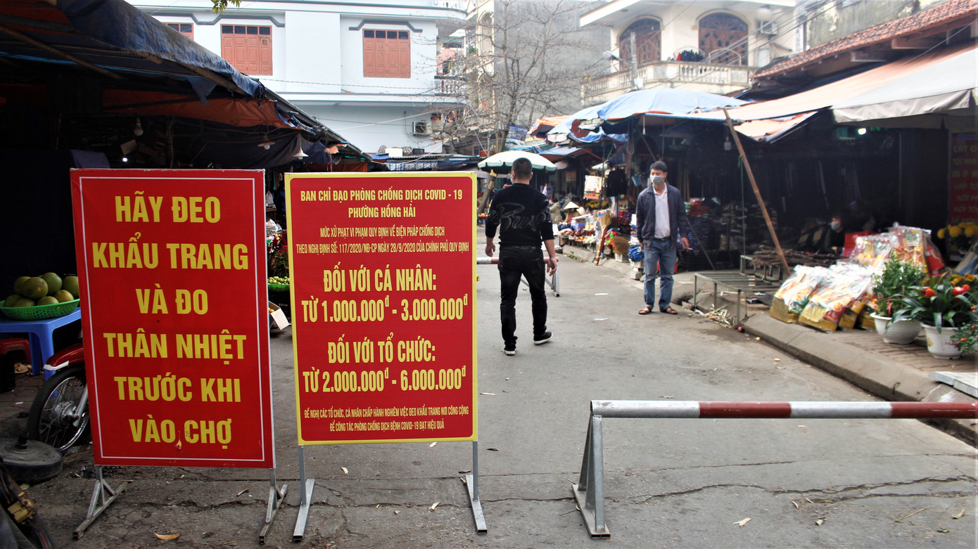 Đường phố Hạ Long 'vắng như chùa Bà Đanh' ảnh 6