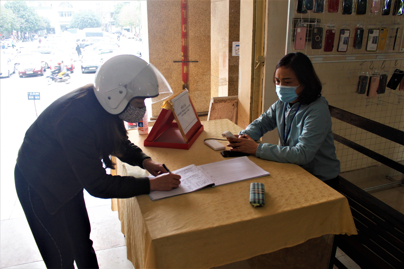 Đường phố Hạ Long 'vắng như chùa Bà Đanh' ảnh 5