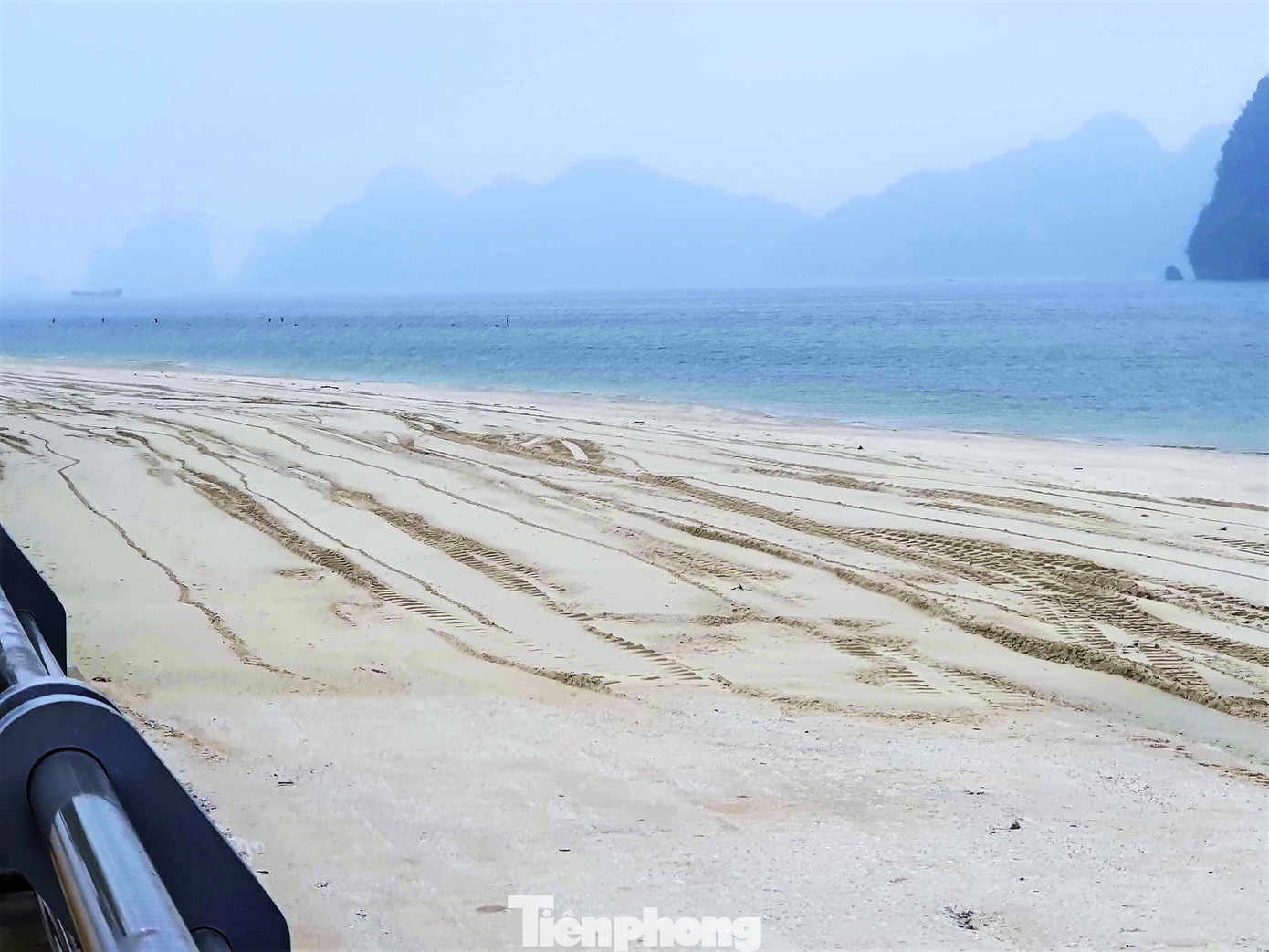 Vụ đổ đất lấn vịnh Bái Tử Long: Doanh nghiệp san gạt bãi bồi thành bãi tắm? ảnh 9