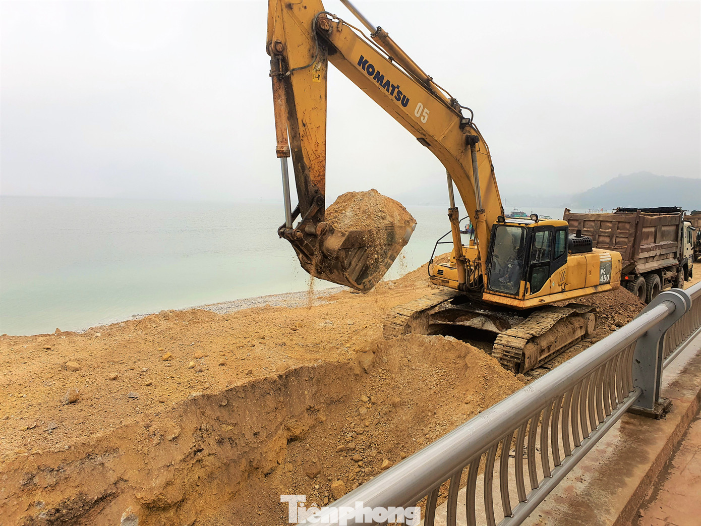 Vụ đổ đất lấn vịnh Bái Tử Long: Doanh nghiệp san gạt bãi bồi thành bãi tắm? ảnh 7