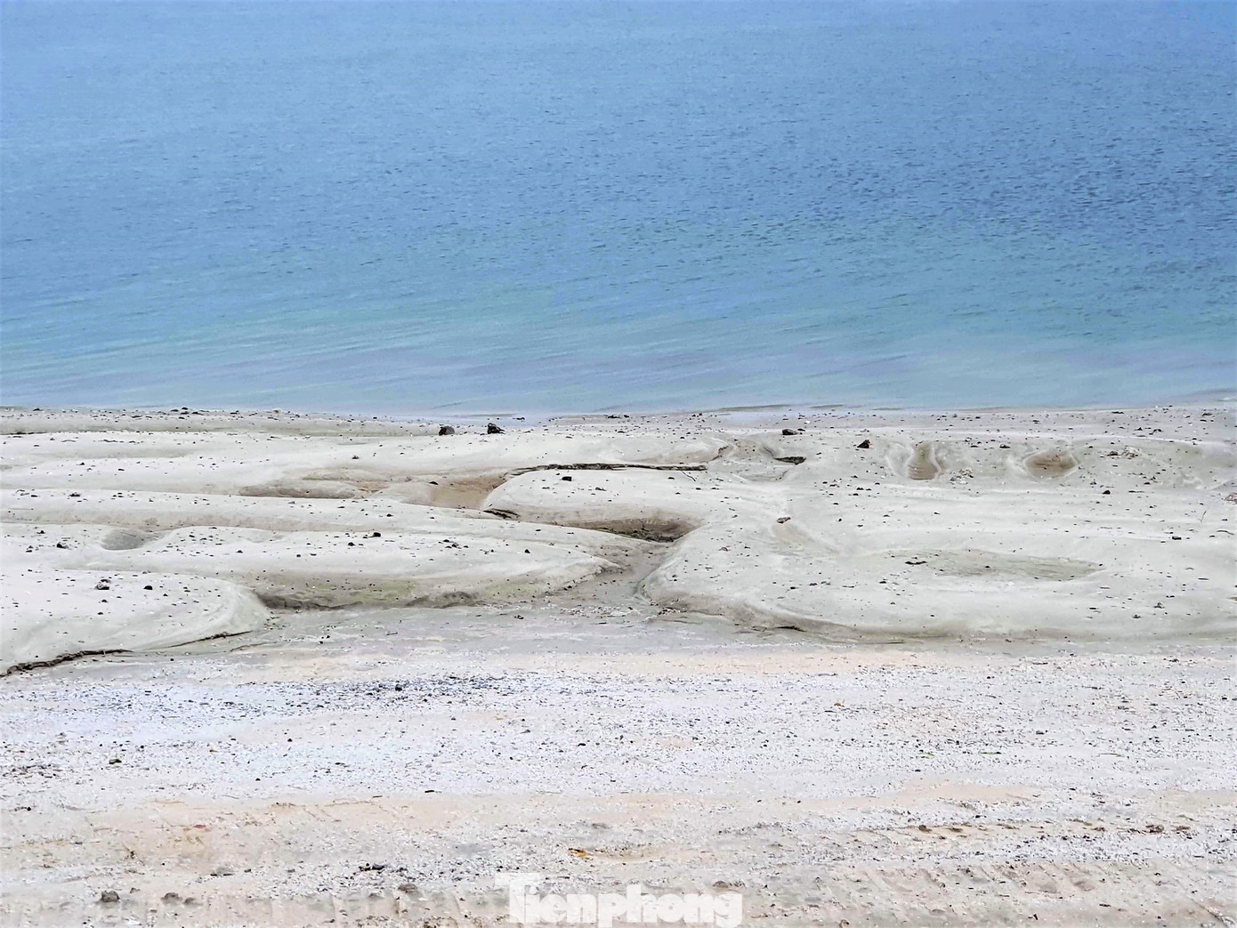 Vụ đổ đất lấn vịnh Bái Tử Long: Doanh nghiệp san gạt bãi bồi thành bãi tắm? ảnh 10