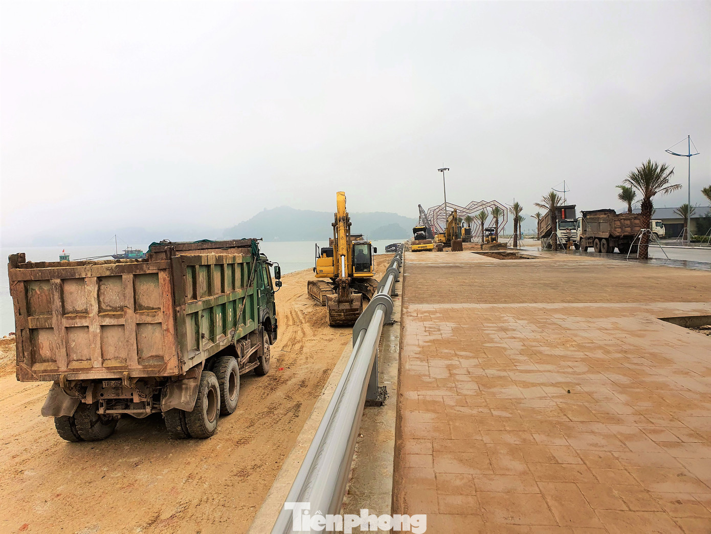 Vụ đổ đất lấn vịnh Bái Tử Long: Doanh nghiệp san gạt bãi bồi thành bãi tắm? ảnh 8