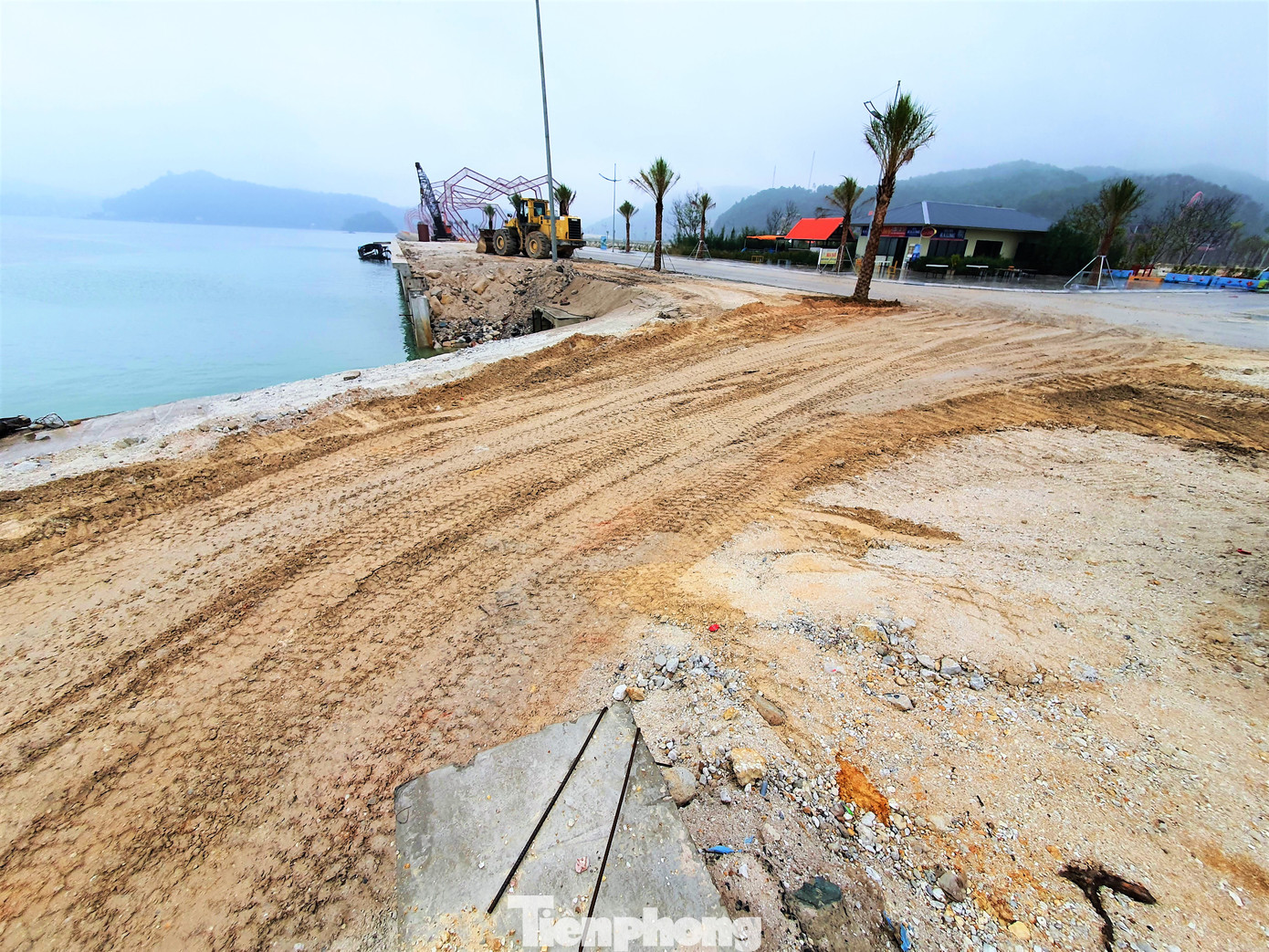 Vụ đổ đất lấn vịnh Bái Tử Long: Doanh nghiệp san gạt bãi bồi thành bãi tắm? ảnh 6