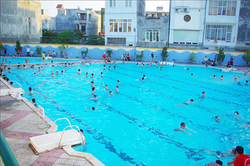 Bé trai 7 tuổi đuối nước thương tâm tại bể bơi trường đại học ảnh 1