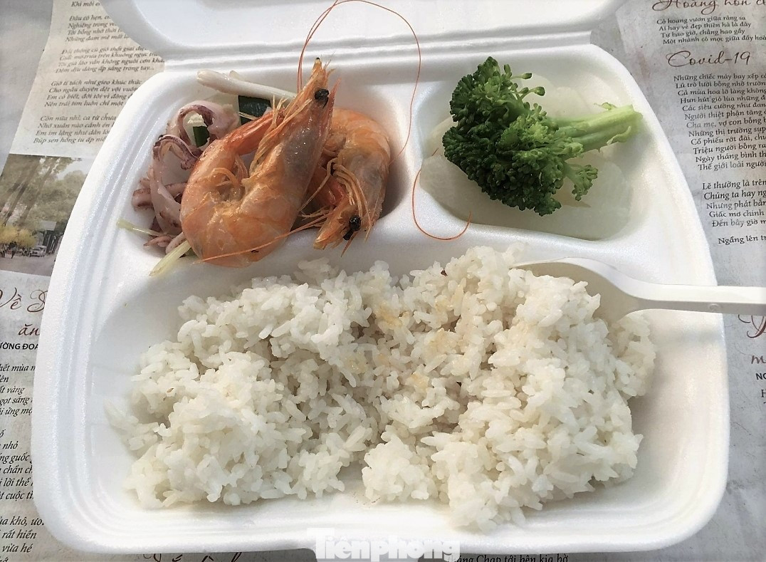 Công an, Thanh tra vào cuộc vụ bữa ăn bị 'cắt xén' trong khu cách ly ở Quảng Ninh ảnh 1