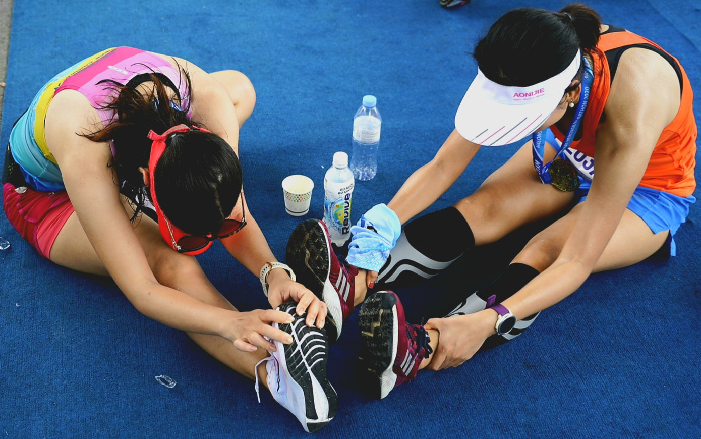 Hàng nghìn người chạy marathon trên bờ vịnh Hạ Long ảnh 6