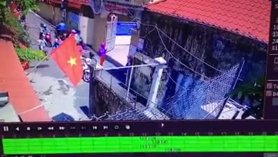 Nguồn gốc clip tố phụ huynh dàn dựng học sinh đứng nắng ở cổng trường ảnh 2