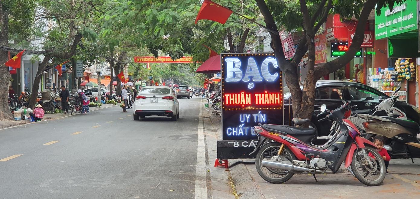 Hàng loạt Chủ tịch phường, quận của Hải Phòng bị phê bình vì vỉa hè bị lấn chiếm ảnh 4