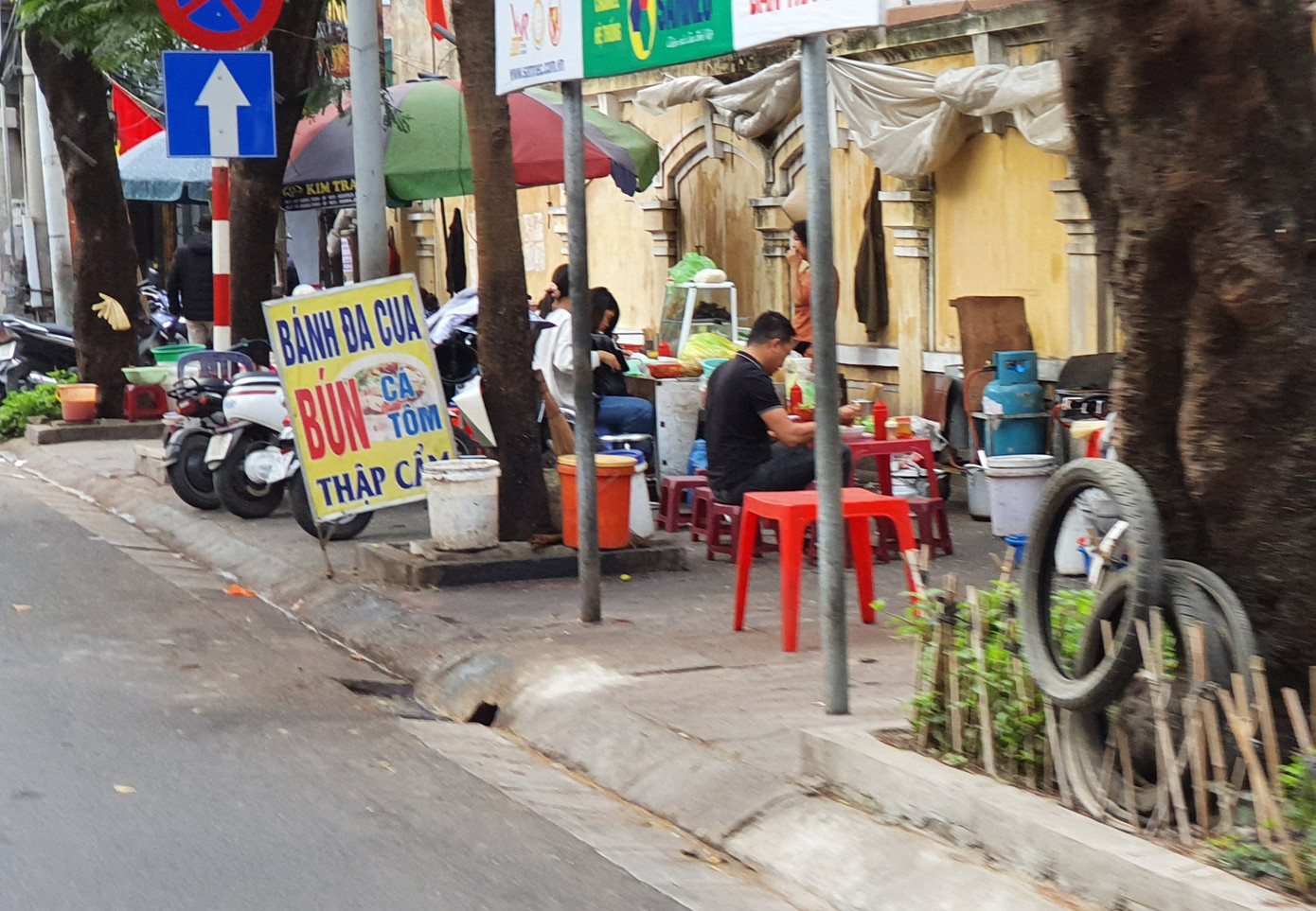 Hàng loạt Chủ tịch phường, quận của Hải Phòng bị phê bình vì vỉa hè bị lấn chiếm ảnh 3