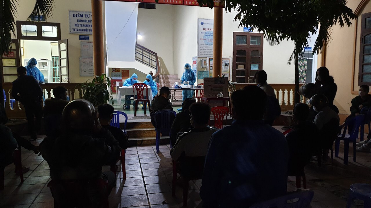 Quảng Ninh trắng đêm căng mình chống dịch ảnh 2