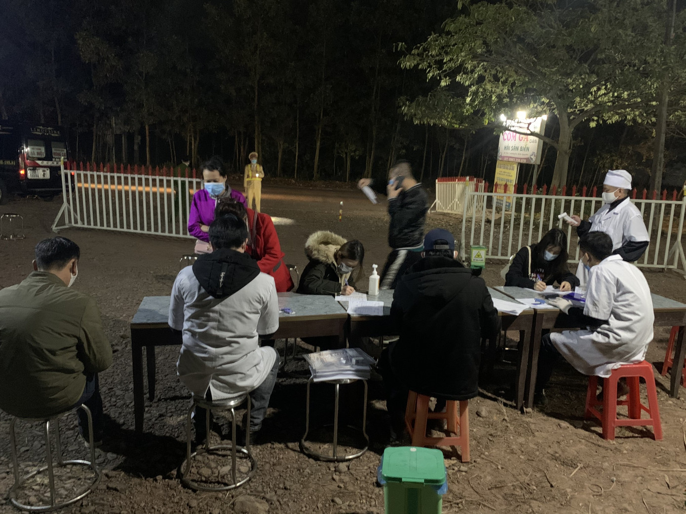 Quảng Ninh trắng đêm căng mình chống dịch ảnh 8