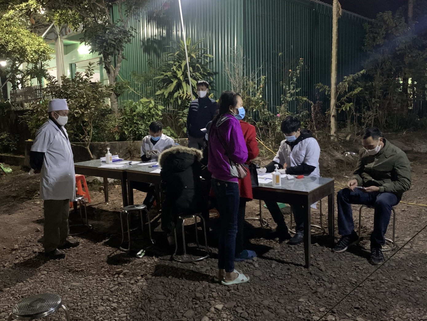 Quảng Ninh trắng đêm căng mình chống dịch ảnh 10