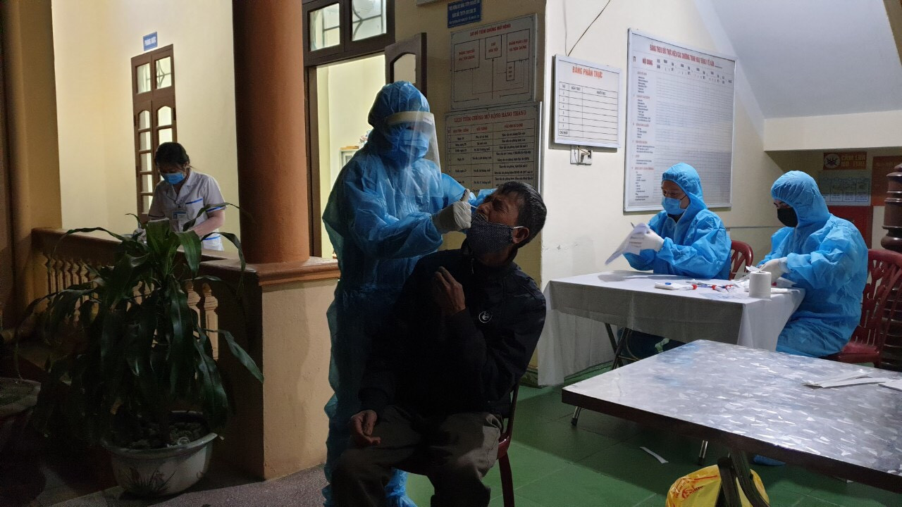 Quảng Ninh trắng đêm căng mình chống dịch ảnh 5