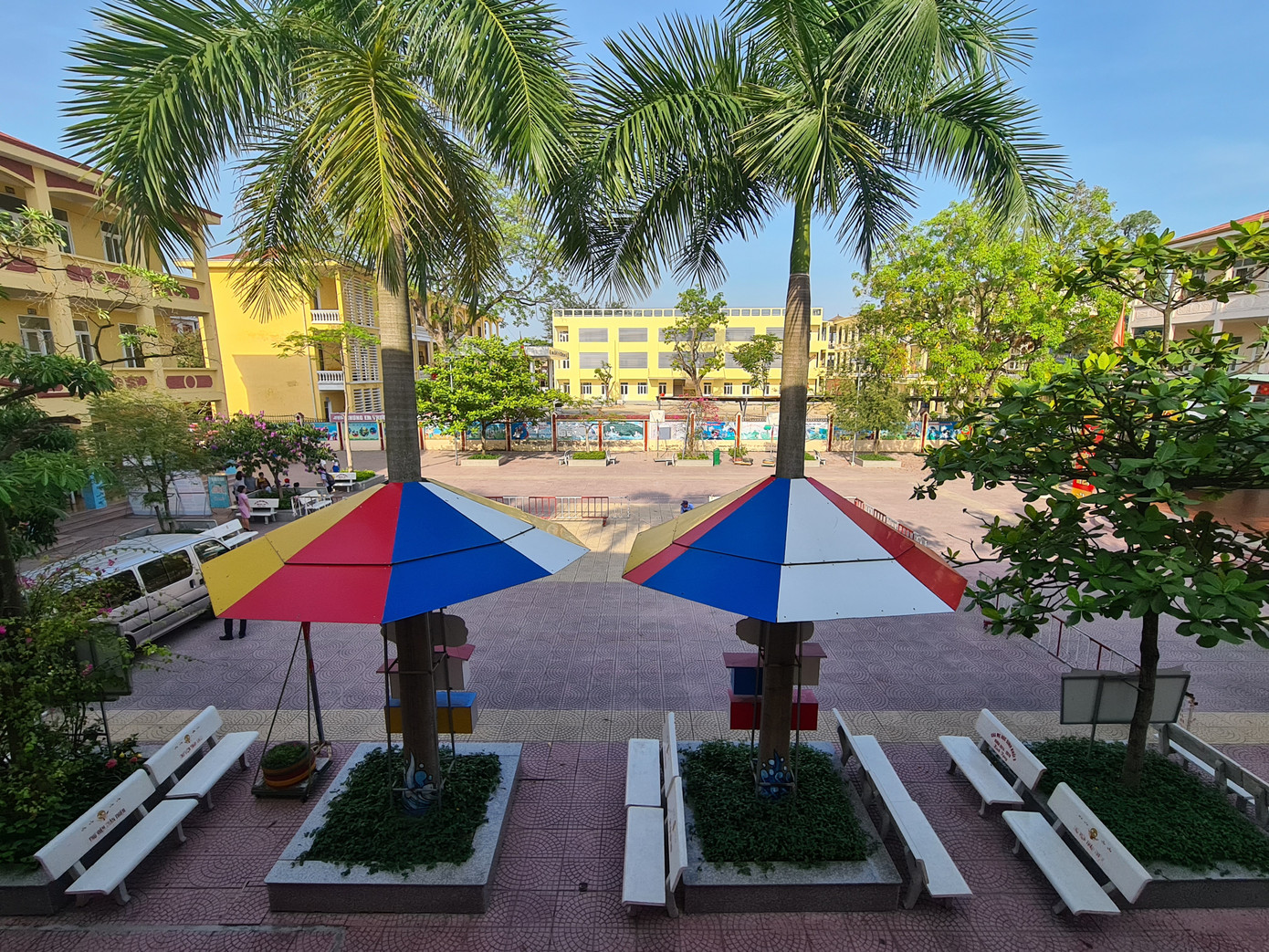 Học sinh bị đưa ra cổng đứng nắng, Chủ tịch TP Hải Phòng xuống tận trường xử lý ảnh 3