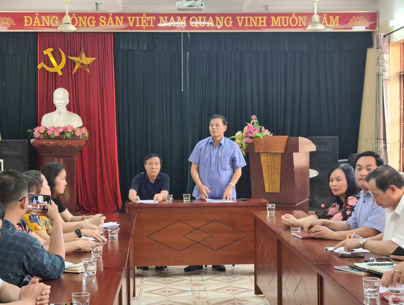 Học sinh bị đưa ra cổng đứng nắng, Chủ tịch TP Hải Phòng xuống tận trường xử lý ảnh 5