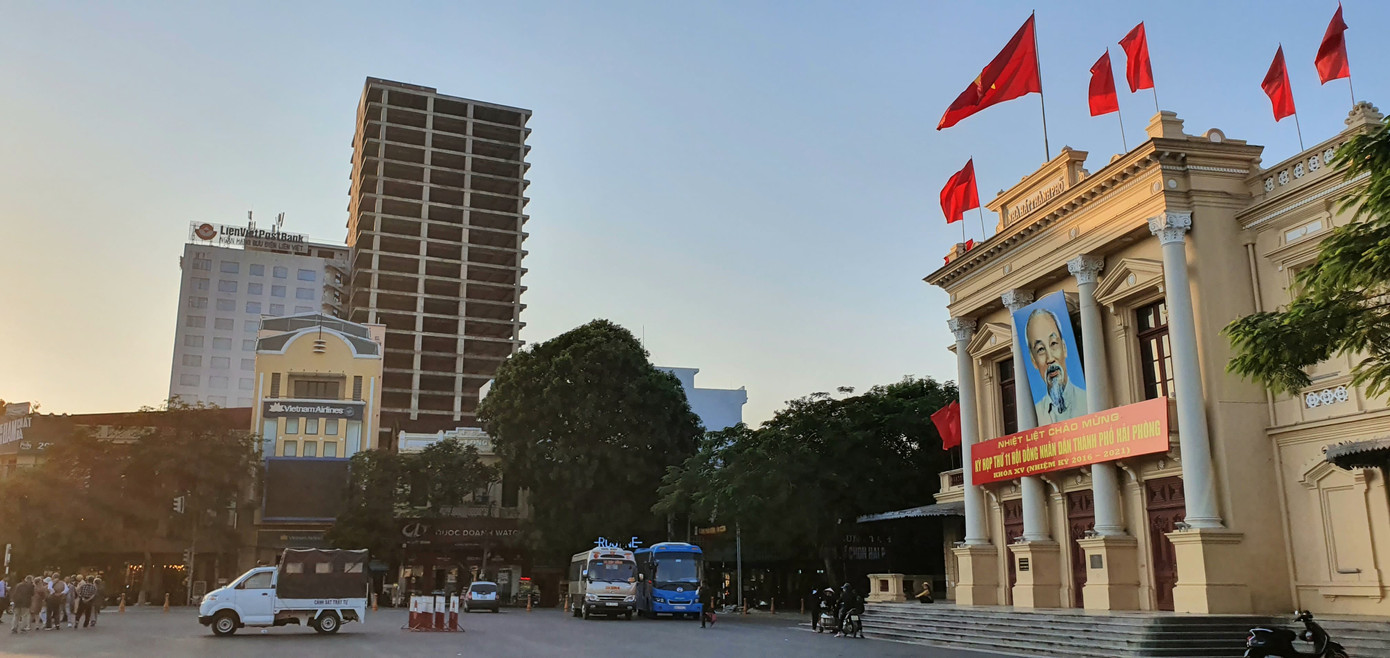 Tòa nhà 'chọc trời' bỏ hoang giữa trung tâm thành phố Hải Phòng ảnh 1