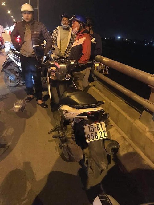 Mẹ ôm con 1 tuổi nghi nhảy xuống sông tự tử ảnh 2