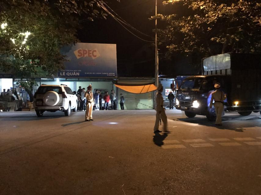 Dùng súng AK bắn chết vợ, bắt con ruột làm con tin ở Móng Cái ảnh 2