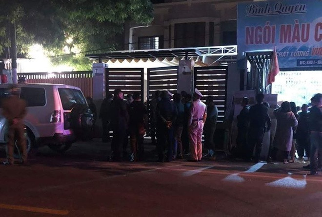 Dùng súng AK bắn chết vợ, bắt con ruột làm con tin ở Móng Cái ảnh 1