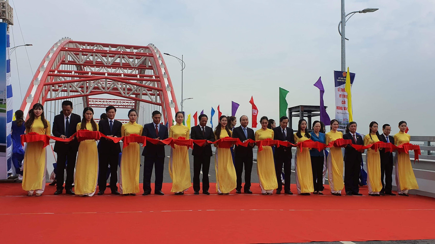 Thủ tướng Nguyễn Xuân Phúc dự Lễ thông xe cây cầu “cánh chim biển” ảnh 3