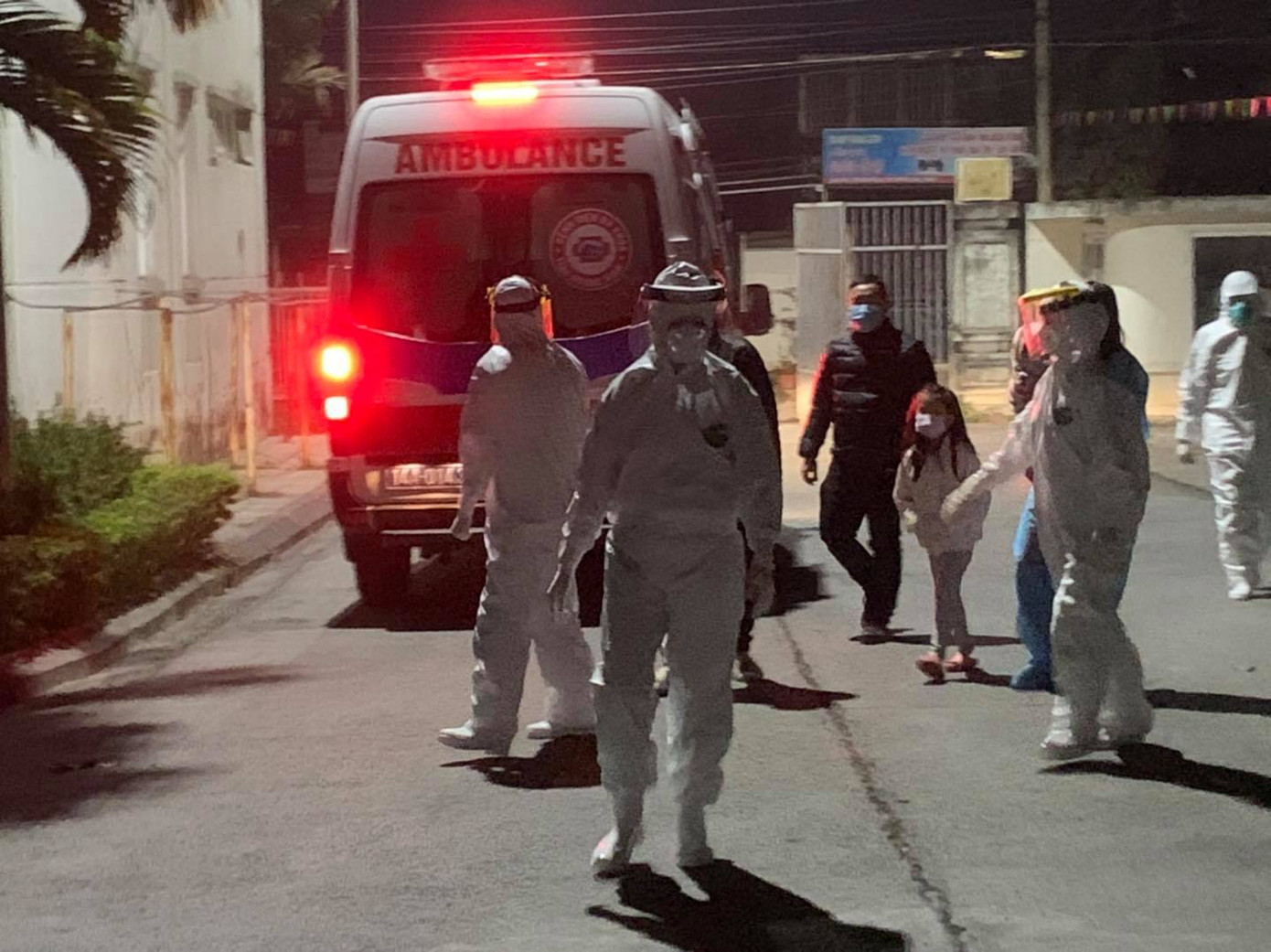 Một gia đình 3 người ở Hạ Long mắc COVID-19 ảnh 1