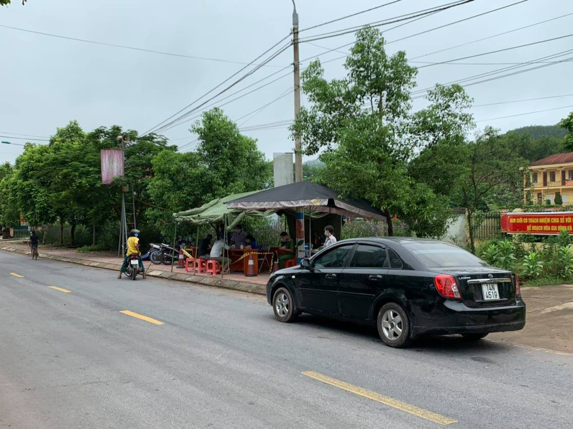 Lạng Sơn có ca nghi nhiễm COVID-19, Quảng Ninh lập chốt kiểm soát trong đêm ảnh 1