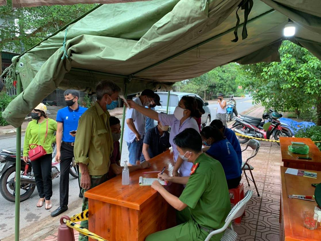 Lạng Sơn có ca nghi nhiễm COVID-19, Quảng Ninh lập chốt kiểm soát trong đêm ảnh 2