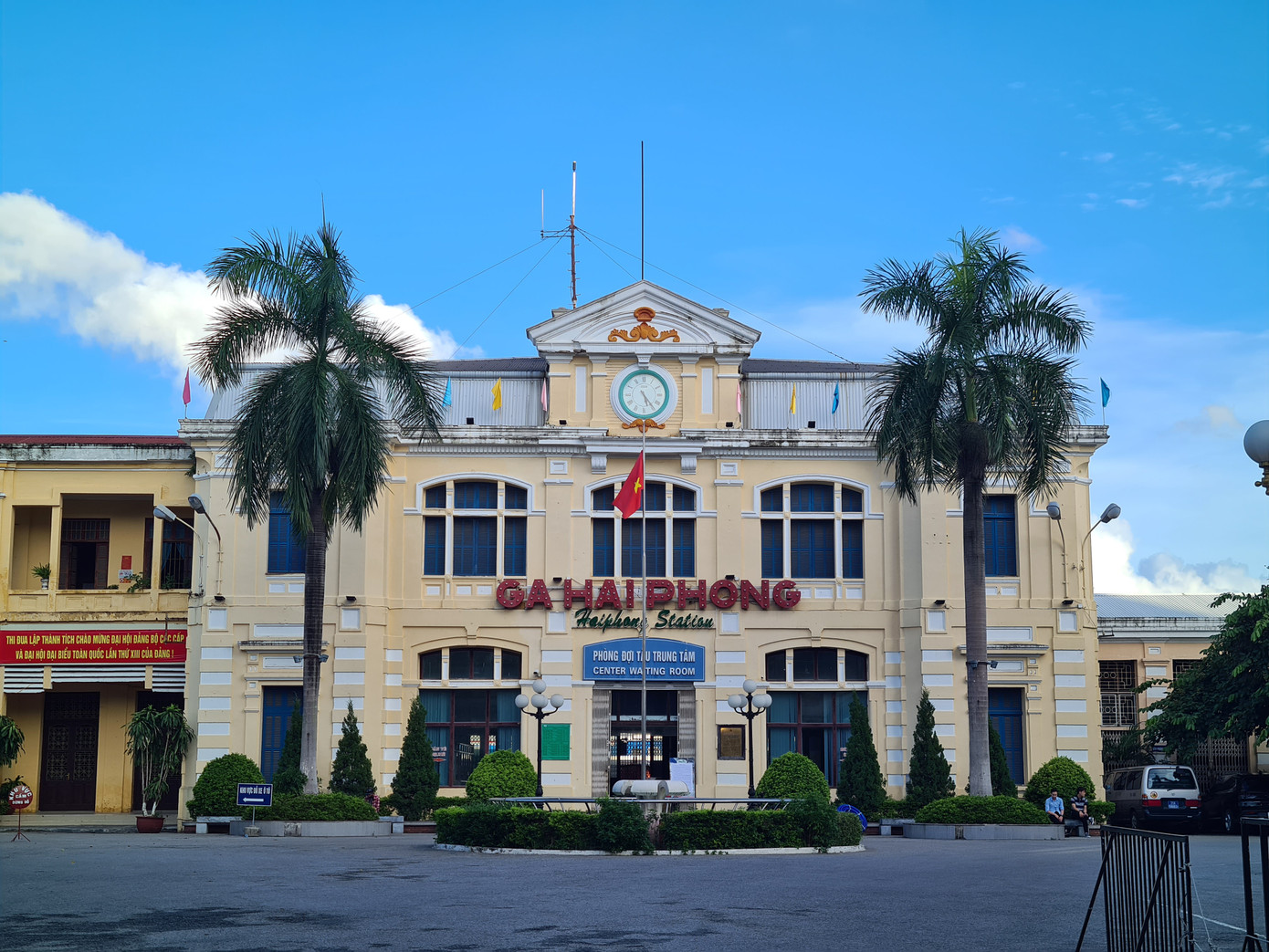 Phong toả nhiều nhà hàng, khử khuẩn ga Hải Phòng vì ca mắc COVID-19 ảnh 2