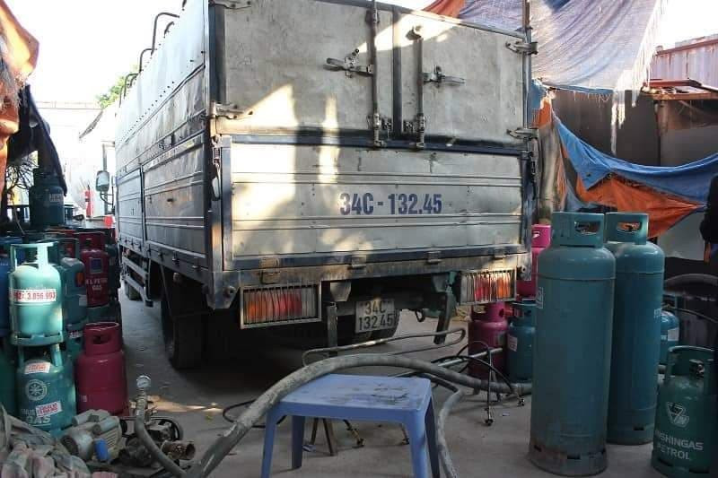 Theo chân Cảnh sát Kinh tế Hải Phòng bắt gas lậu ảnh 9
