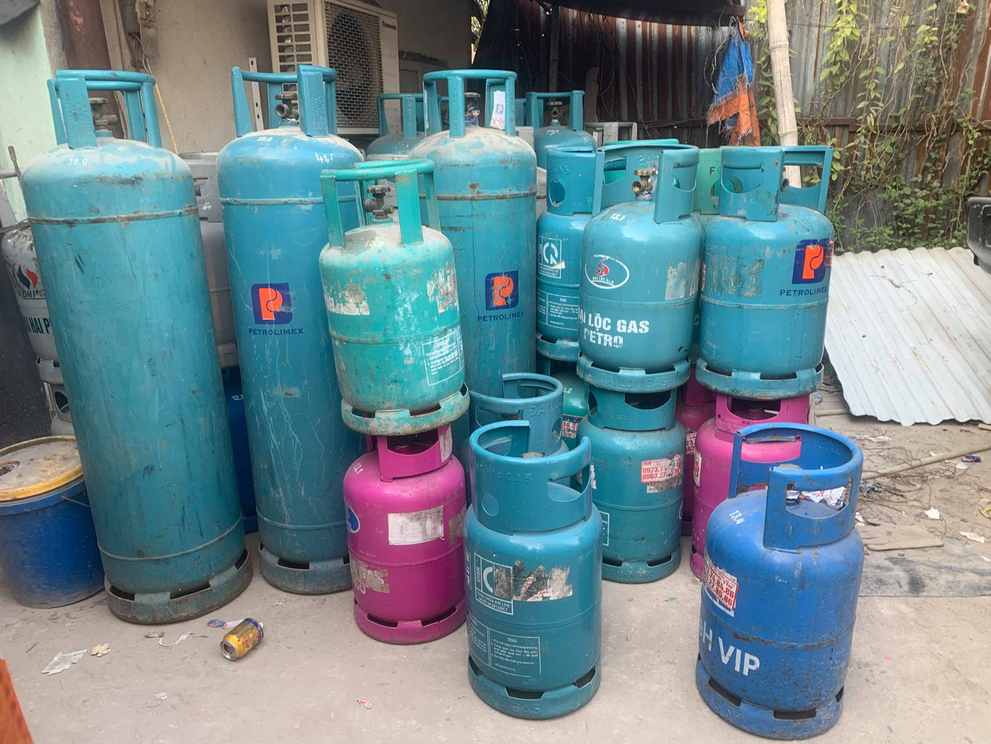 Theo chân Cảnh sát Kinh tế Hải Phòng bắt gas lậu ảnh 5
