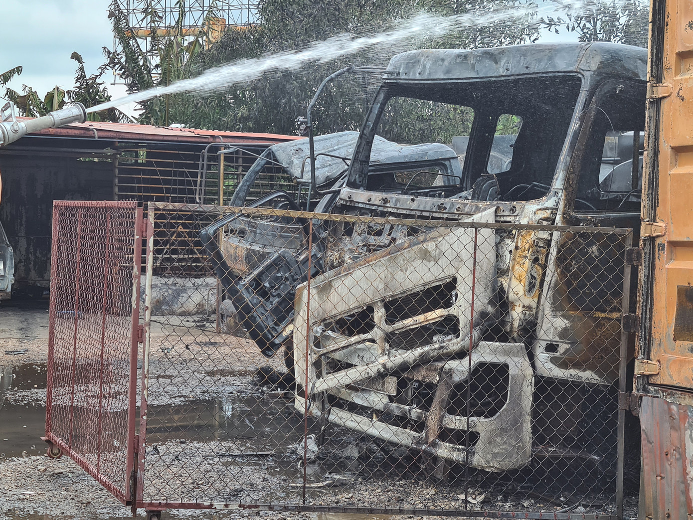 Hải Phòng: Xe chứa xăng cháy đùng đùng uy hiếp kho chế biến dầu thải ảnh 4