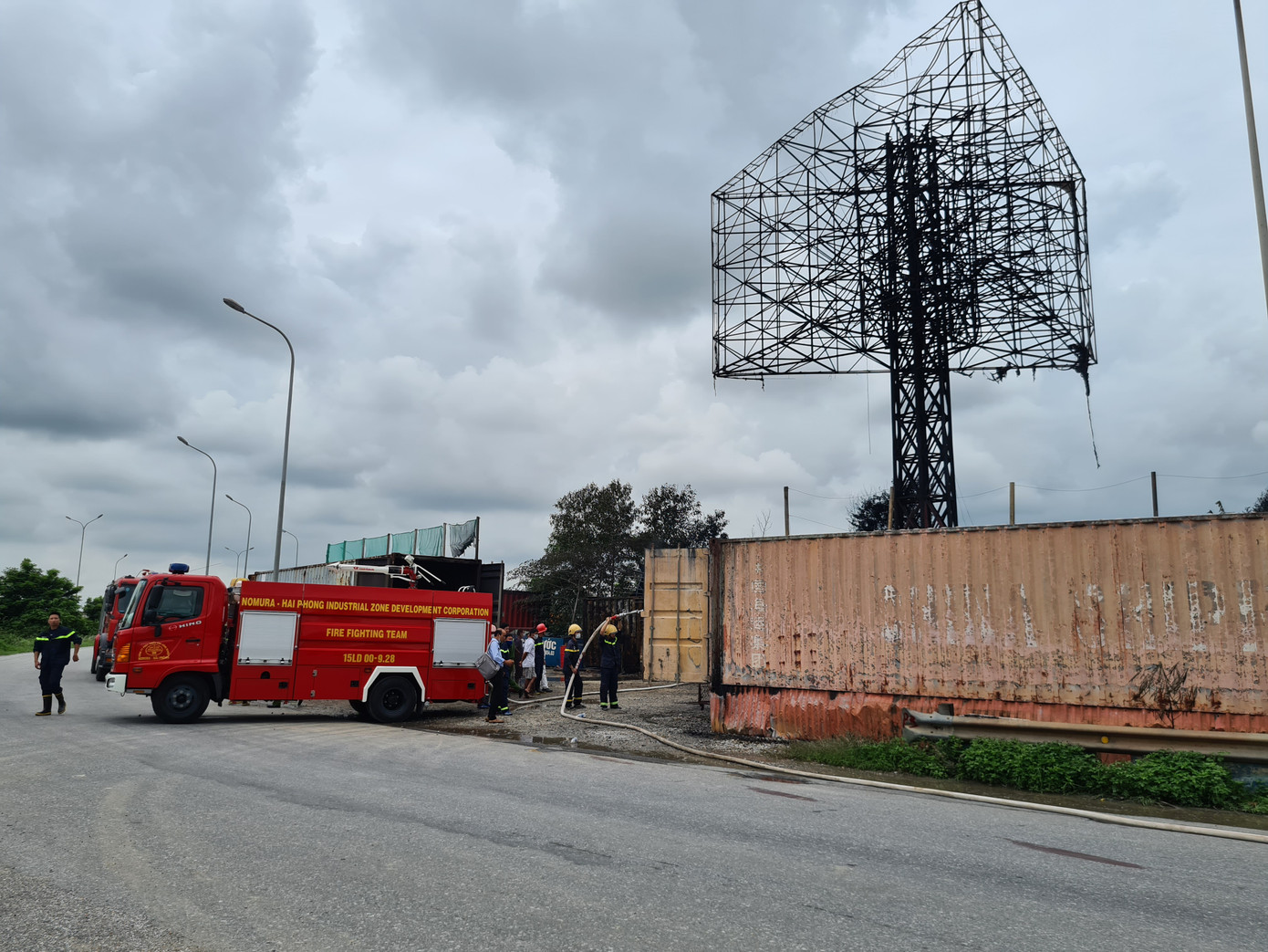 Hải Phòng: Xe chứa xăng cháy đùng đùng uy hiếp kho chế biến dầu thải ảnh 7