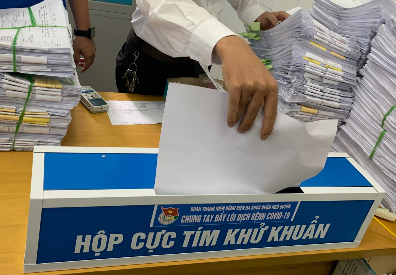 Đoàn thanh niên sáng chế ‘chiếc hộp thần kỳ’ chống COVID-19 ảnh 2