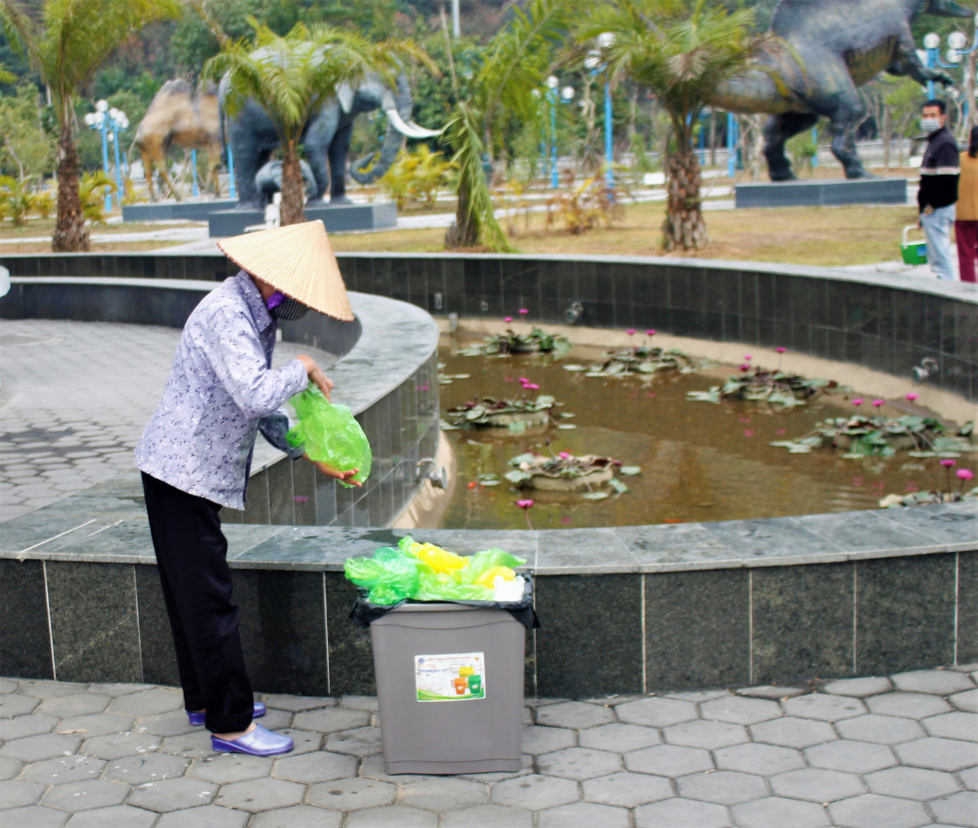 Hạ Long: Cá chép tăng giá, dân dùng cá giấy tiễn ông Táo về trời ảnh 8