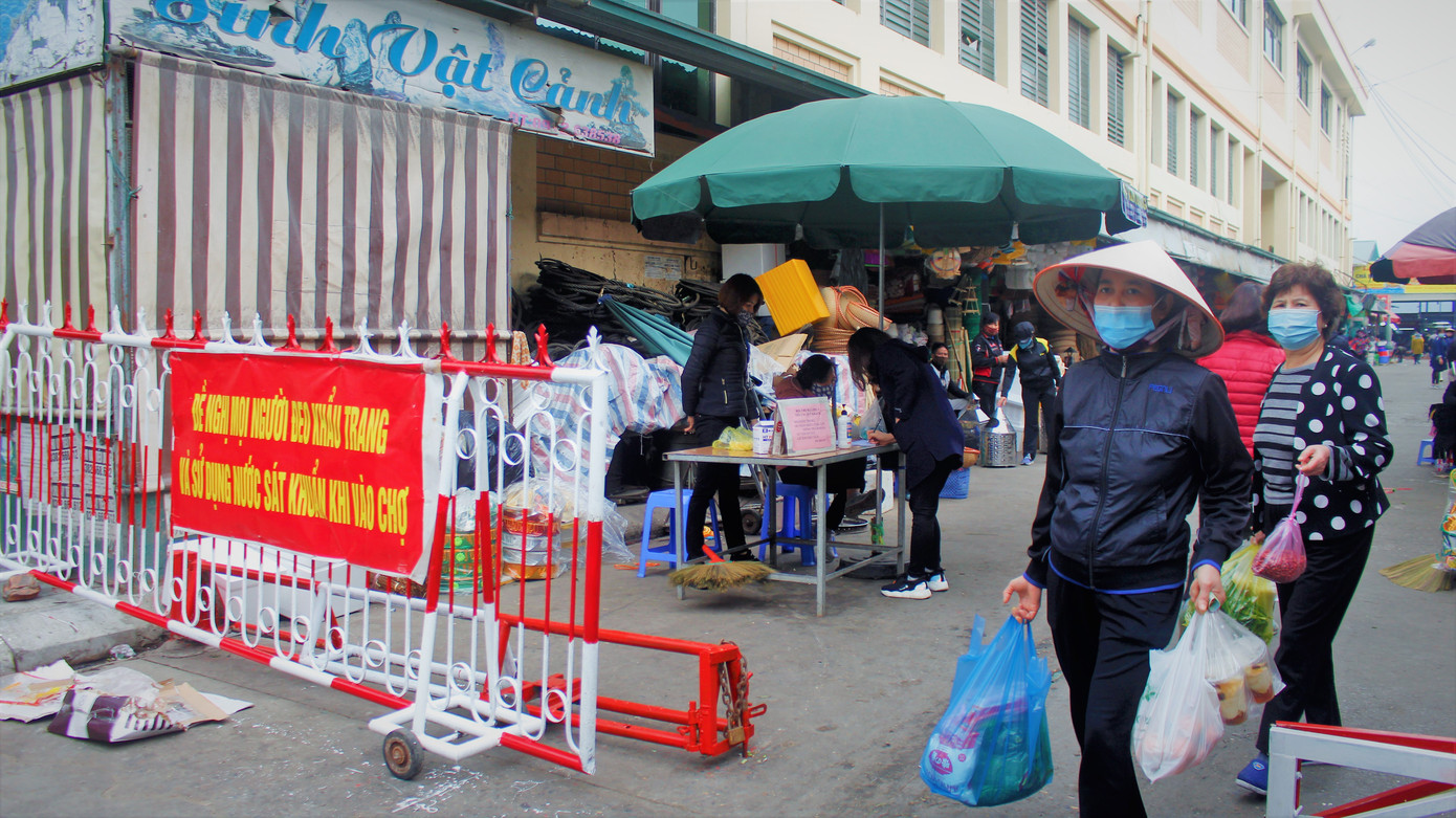 Hạ Long: Cá chép tăng giá, dân dùng cá giấy tiễn ông Táo về trời ảnh 1