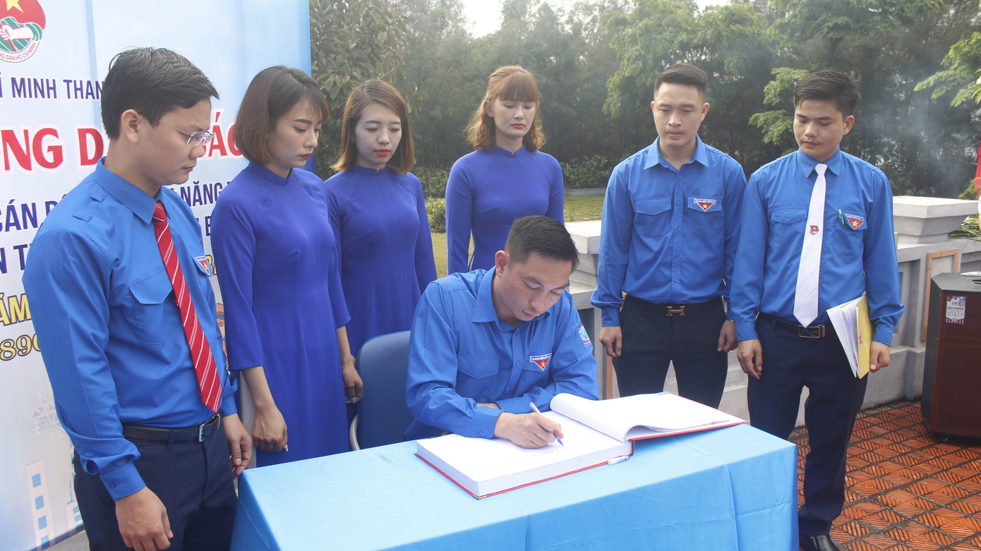 Đoàn Than Quảng Ninh tuyên dương thanh niên tiên tiến làm theo lời Bác ảnh 5