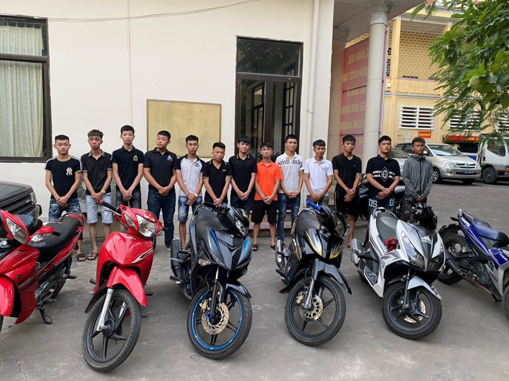 Hơn 15 thanh niên đất Cảng tổ chức đua xe náo loạn đường phố ảnh 1