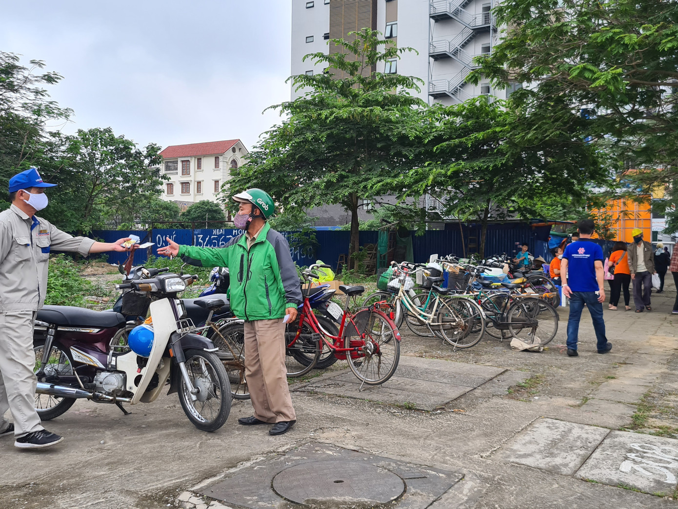 Tuôn chảy những hạt gạo nghĩa tình từ cây 'ATM gạo' Hải Phòng ảnh 2