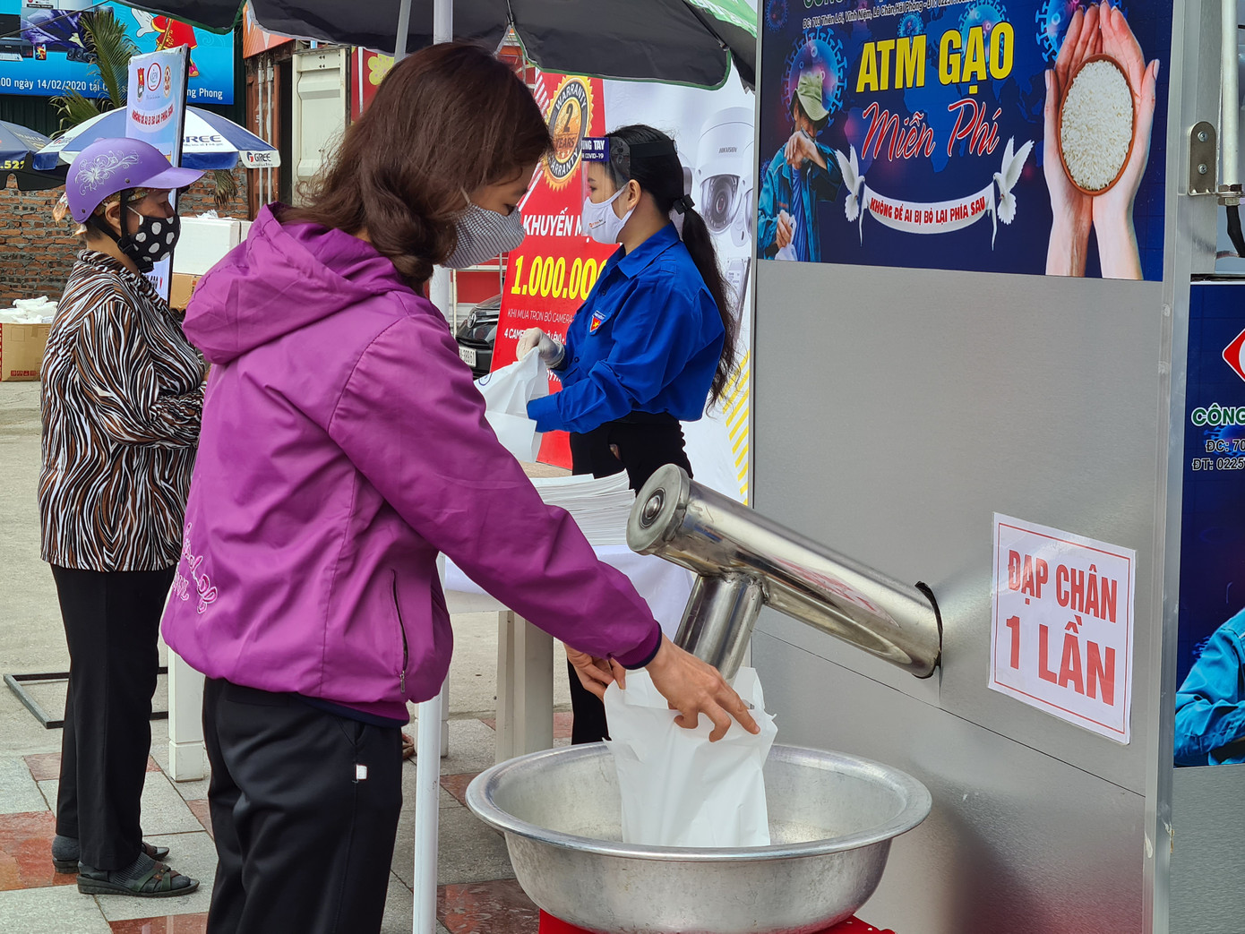 Tuôn chảy những hạt gạo nghĩa tình từ cây 'ATM gạo' Hải Phòng ảnh 9