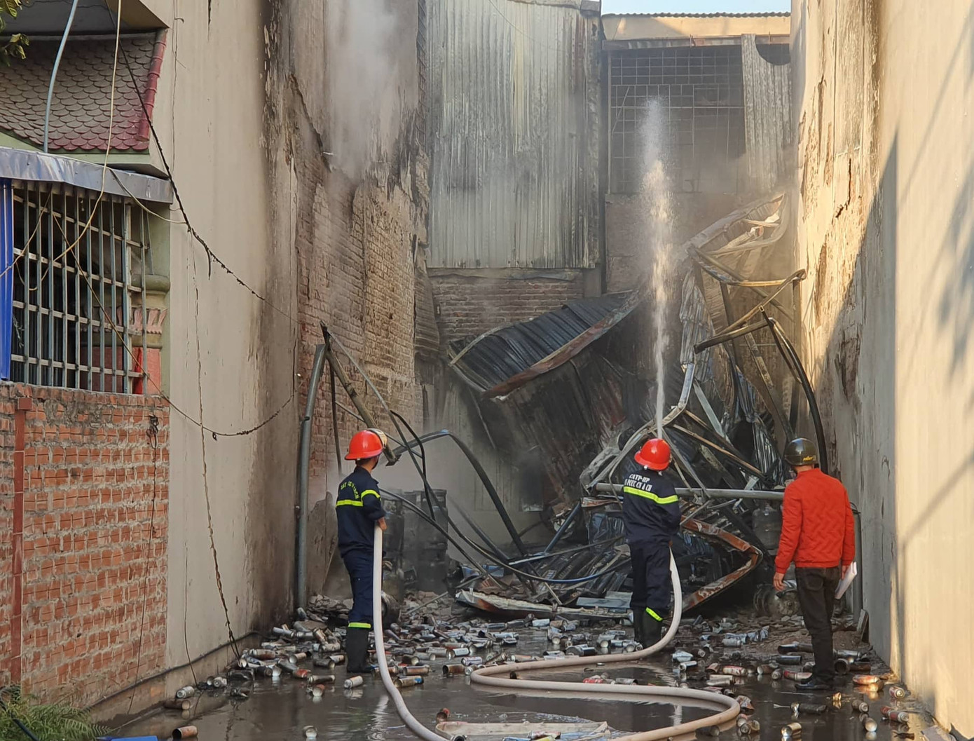 Ngôi nhà ở Hải Phòng bị thiêu rụi sau tiếng nổ lớn ảnh 3