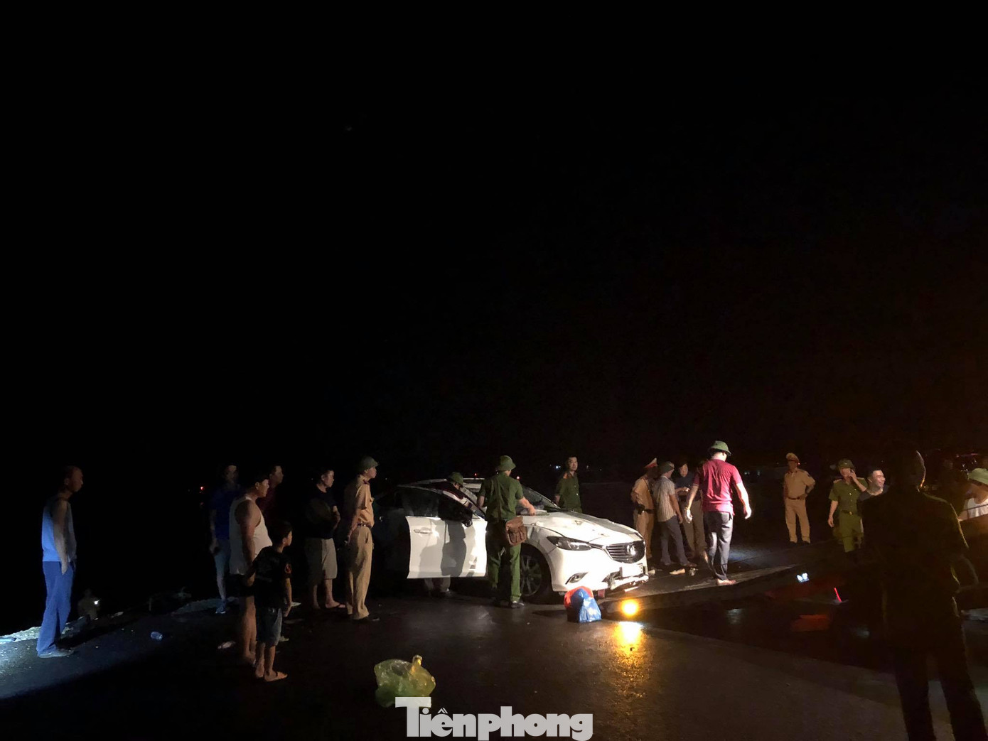 Tài xế xe ô tô lao xuống vịnh Hạ Long có kết quả nồng độ cồn 0,9 mmol/lit ảnh 2