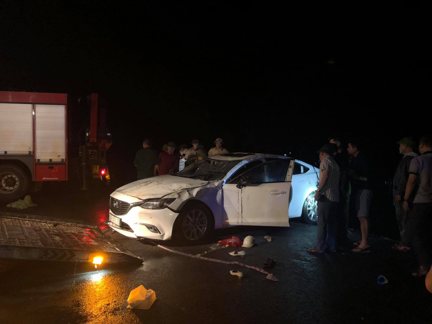 Vụ xe ô tô lao xuống vịnh Hạ Long: 3/4 nạn nhân mắc kẹt đã tử vong ảnh 1